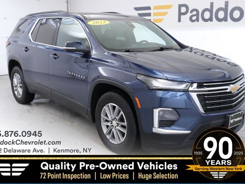 Used 2023 Chevrolet Traverse LT image 1