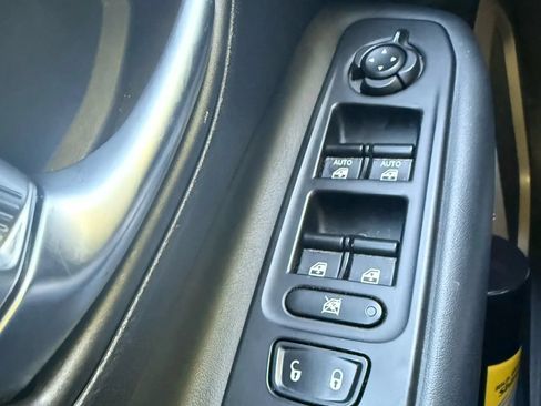 Used 2017 Jeep Renegade Limited AWD/4WD image 23
