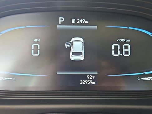 Used 2025 Hyundai Venue SEL FWD image 13