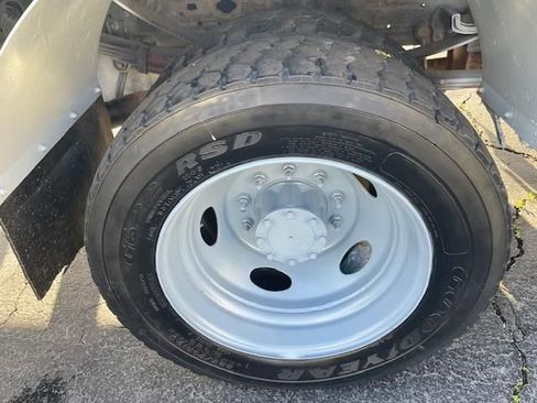 Used 2007 Ford F550 2WD Regular Cab Super Duty image 20