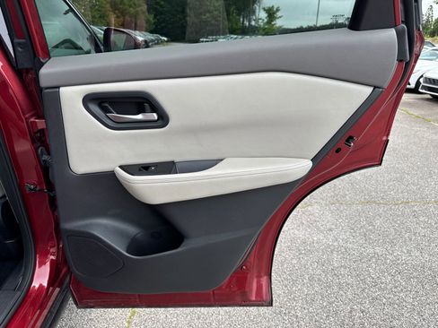 Used 2025 Nissan Rogue SV FWD image 16