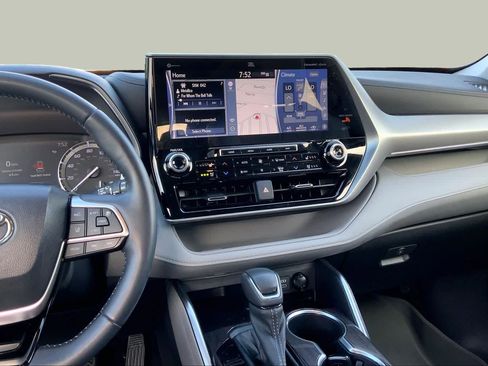 Used 2022 Toyota Highlander Platinum FWD image 7