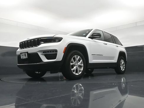 Used 2024 Jeep Grand Cherokee Limited AWD/4WD image 20