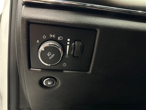 Used 2019 Jeep Grand Cherokee Limited image 28