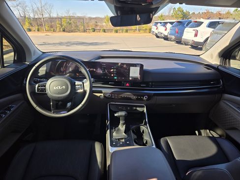 Certified 2025 Kia Carnival LXS image 10