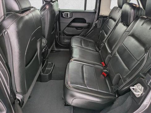 Used 2018 Jeep Wrangler Unlimited Sahara image 17