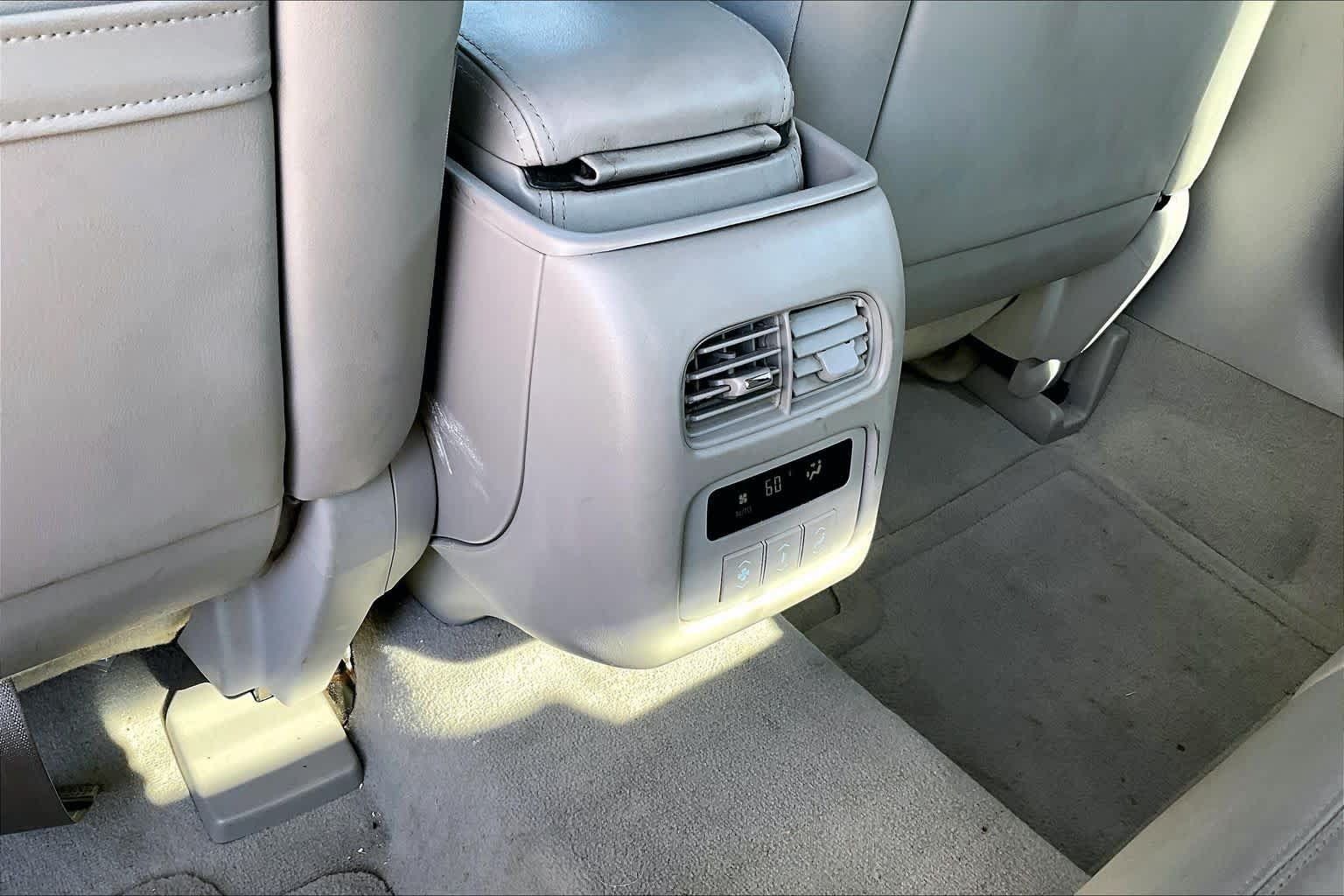 Used 2011 Cadillac DTS Luxury FWD image 32