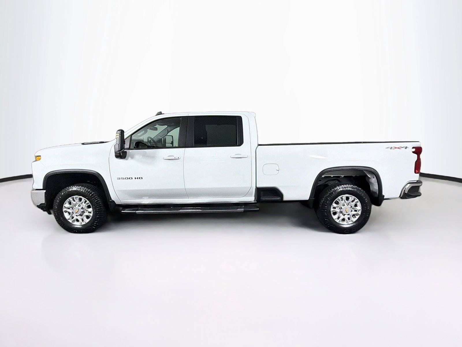 Used 2025 Chevrolet Silverado 3500 LT w/ Safety Package AWD/4WD image 8