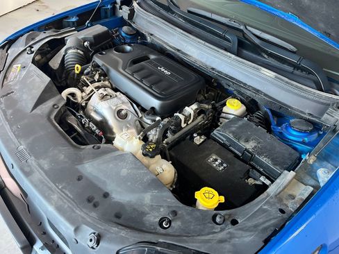 Used 2020 Jeep Cherokee Trailhawk w/ Cold Weather Group image 12