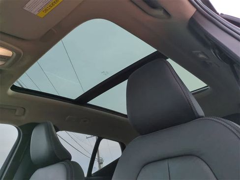 Used 2023 Volvo XC40 B5 Ultimate w/ Protection Package Premier image 11