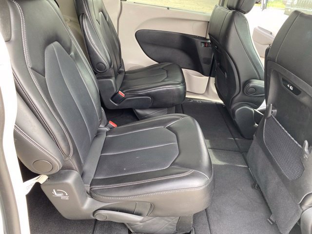 Used 2024 Chrysler Pacifica Touring-L FWD image 31
