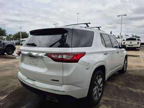 Used 2018 Chevrolet Traverse Premier w/ Driver Confidence II Package FWD image 3