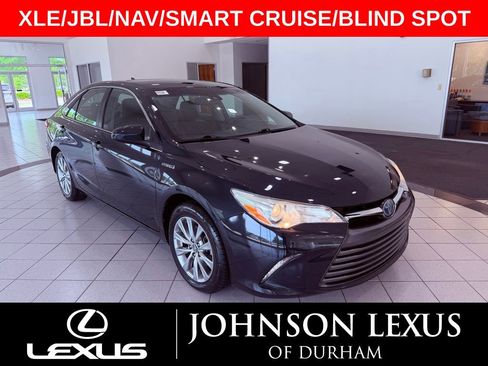 Used 2017 Toyota Camry XLE FWD image 1