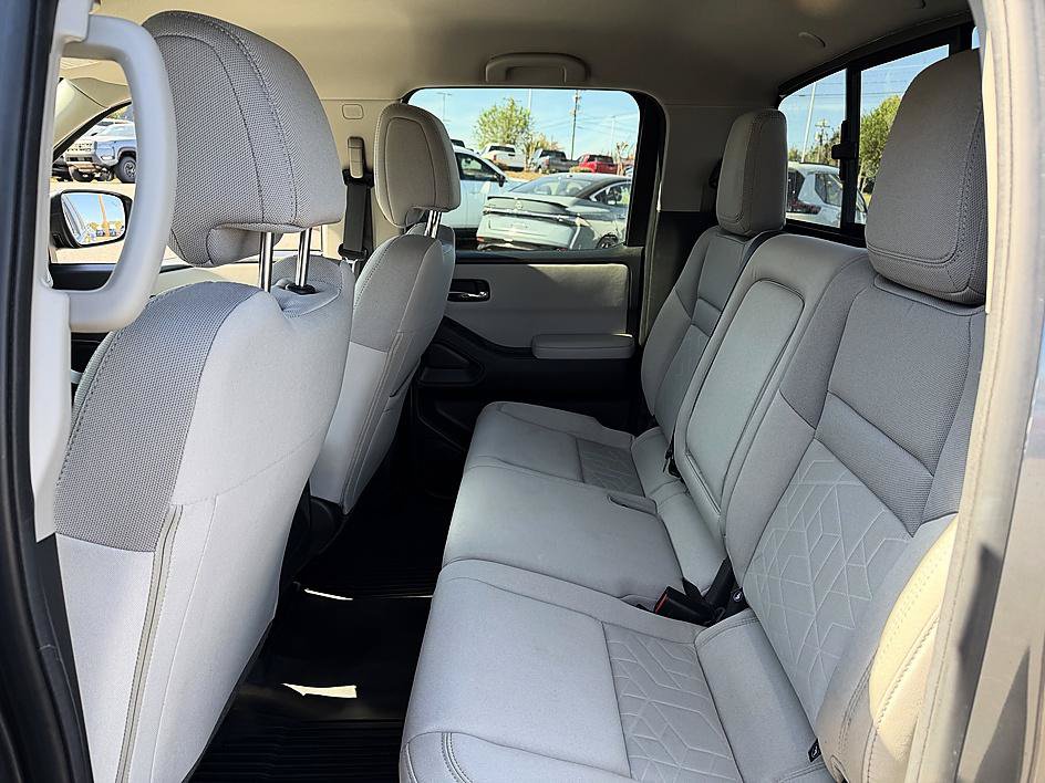 Used 2025 Nissan Frontier SV AWD/4WD image 18
