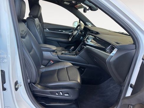 Used 2020 Cadillac XT6 Premium Luxury image 13