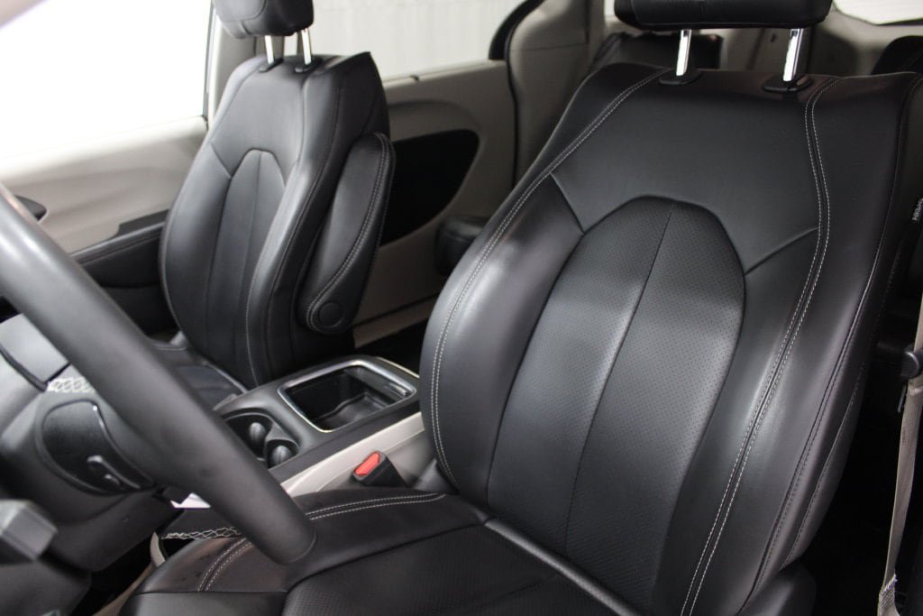 Used 2023 Chrysler Pacifica Touring-L FWD image 13