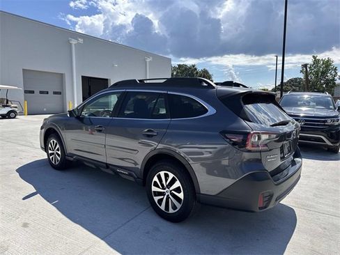 Used 2022 Subaru Outback Premium image 5