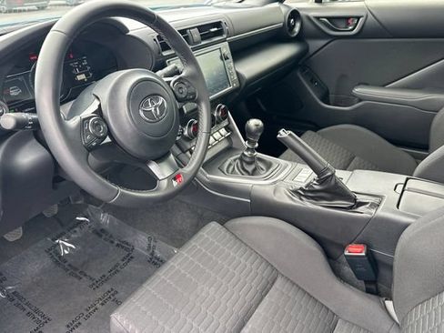 Used 2022 Toyota GR86 RWD image 11
