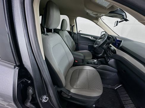Used 2020 Ford Escape SE image 30