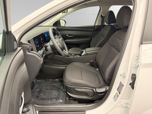 Used 2025 Hyundai Tucson SE AWD/4WD image 9