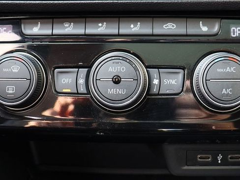 Used 2023 Volkswagen Jetta SE image 45