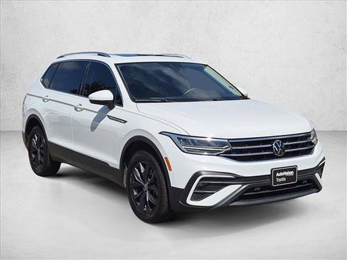 Used 2024 Volkswagen Tiguan SE AWD/4WD image 3