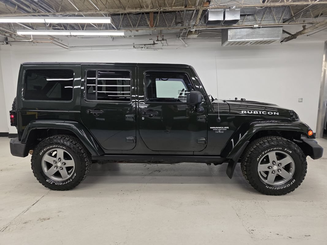 Used 2010 Jeep Wrangler Unlimited Rubicon w/ Dual Top Group AWD/4WD image 8