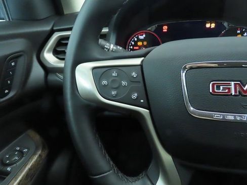 Used 2023 GMC Acadia Denali w/ Denali Technology Package image 11