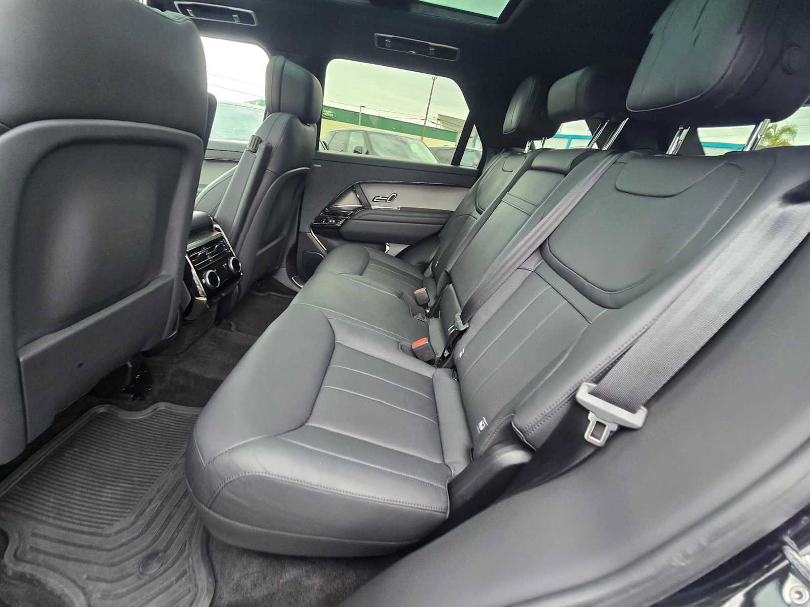 Used 2024 Land Rover Range Rover Sport Dynamic SE AWD/4WD image 18