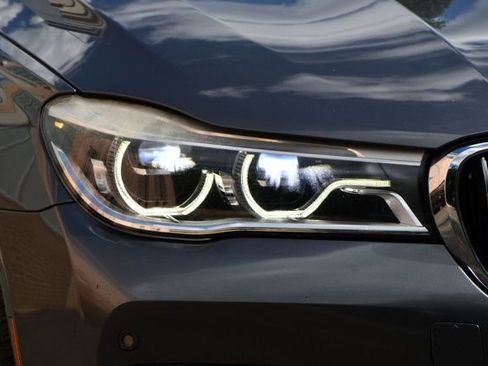 Used 2017 BMW 750i xDrive image 16