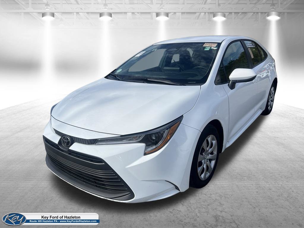 Used 2025 Toyota Corolla LE FWD image 3