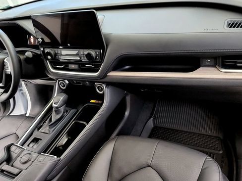 Certified 2025 Toyota Grand Highlander FWD image 23