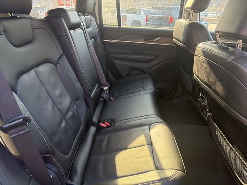 Used 2023 Jeep Grand Cherokee Limited w/ Black Appearance Package image 14