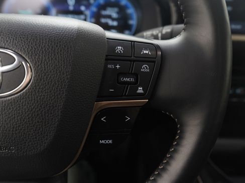 Used 2024 Toyota Crown Limited image 27