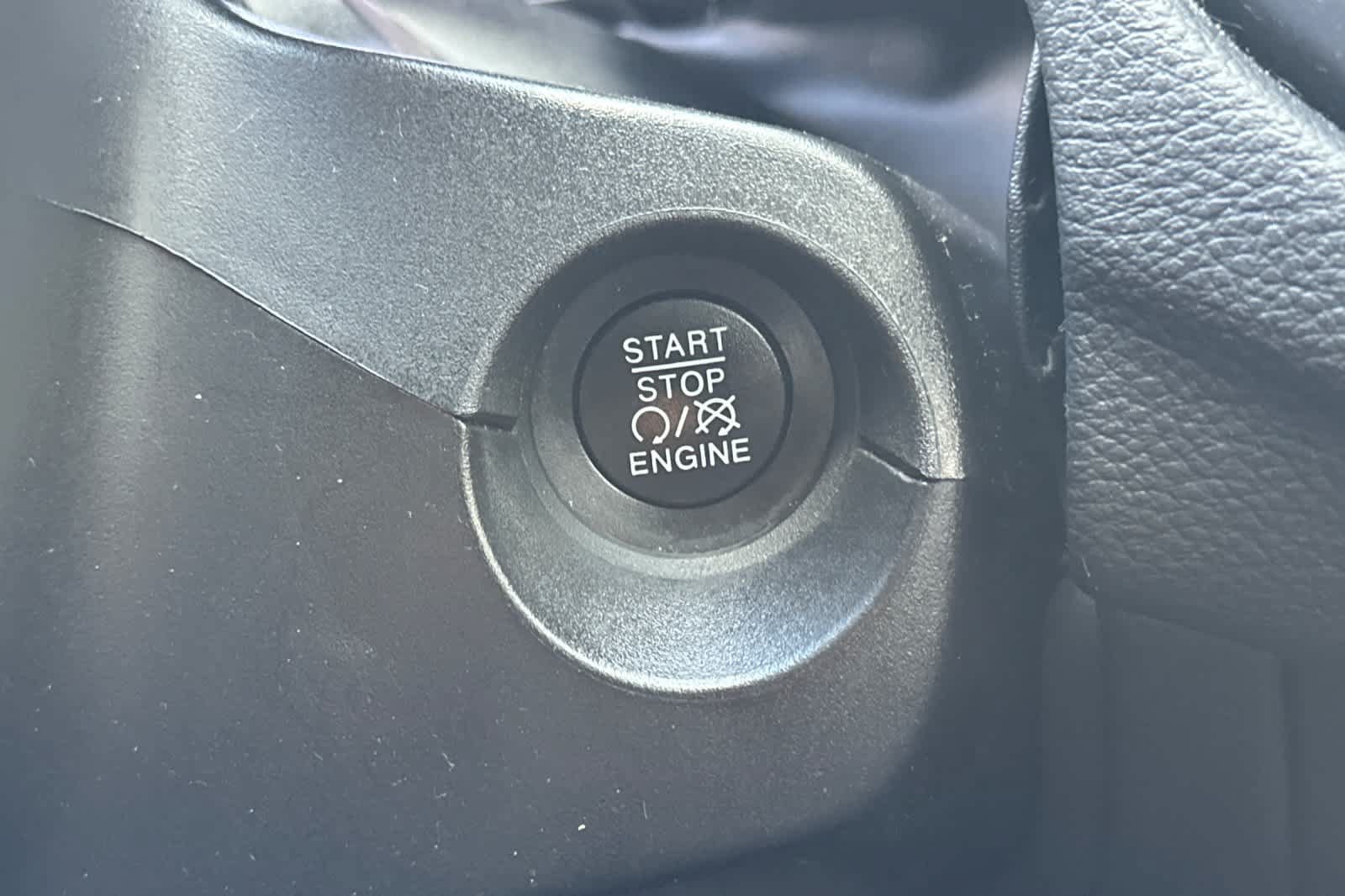 Used 2018 Jeep Compass Latitude FWD image 22