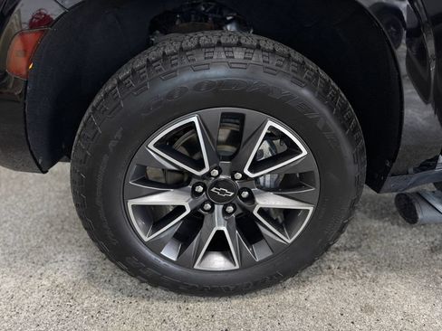 Used 2021 Chevrolet Tahoe Z71 w/ Z71 Off-Road Package AWD/4WD image 28