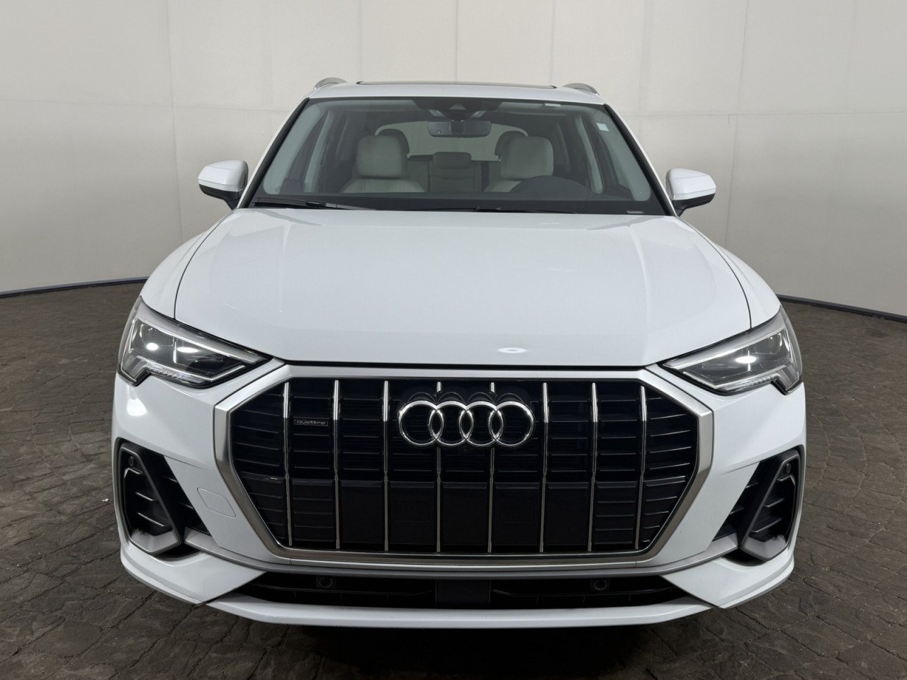 Used 2024 Audi Q3 2.0T Premium Plus w/ Premium Plus Package AWD/4WD image 2