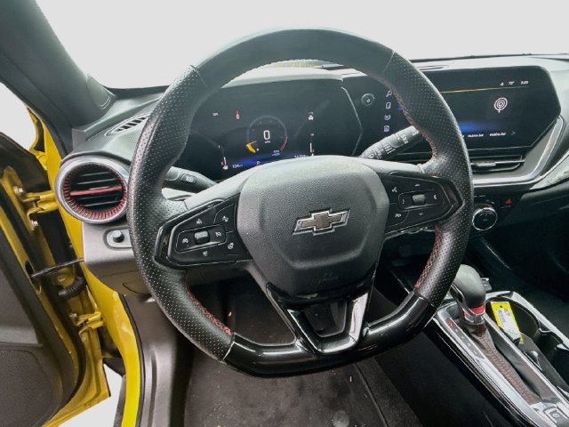 Used 2024 Chevrolet Trax RS w/ Sunroof Package FWD image 16