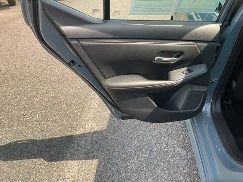 Used 2024 Nissan Sentra SR w/ SR Premium Package FWD image 19