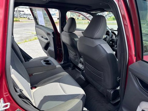 Used 2025 Subaru Forester Premium AWD/4WD image 13