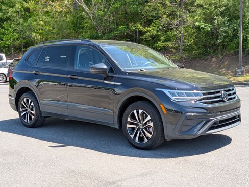 Used 2023 Volkswagen Tiguan S image 11