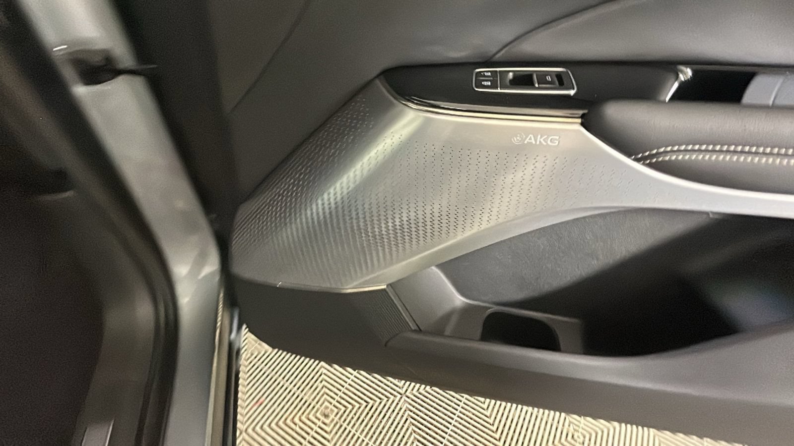 Used 2023 Cadillac Lyriq AWD image 38
