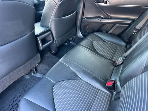 Used 2018 Toyota Camry SE w/ Moonroof Package image 5