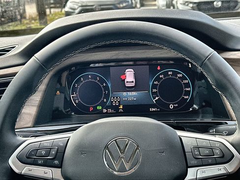 Used 2025 Volkswagen Atlas SE image 18