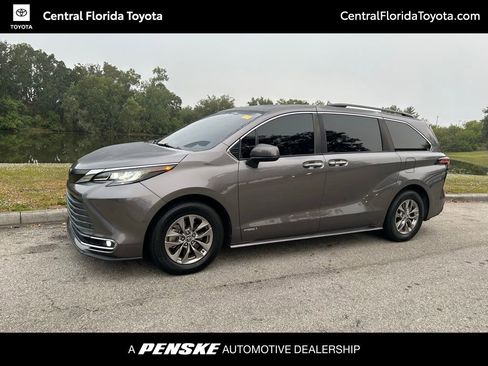 Used 2021 Toyota Sienna XLE image 1