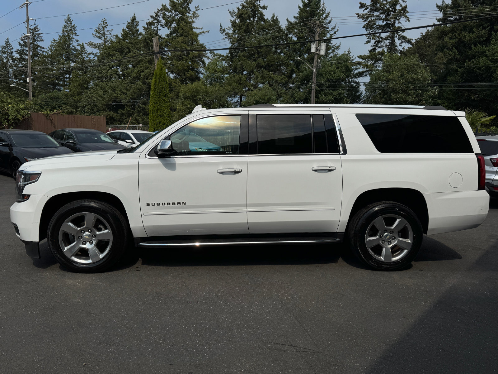 Used 2018 Chevrolet Suburban Premier RWD image 4
