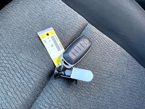 Used 2024 Nissan Rogue SV FWD image 27