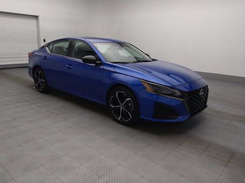 Used 2025 Nissan Altima 2.5 SR w/ SR Premium Package FWD image 11