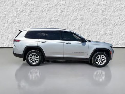 Used 2023 Jeep Grand Cherokee L Laredo image 2