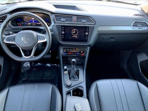 Used 2024 Volkswagen Tiguan SE image 13